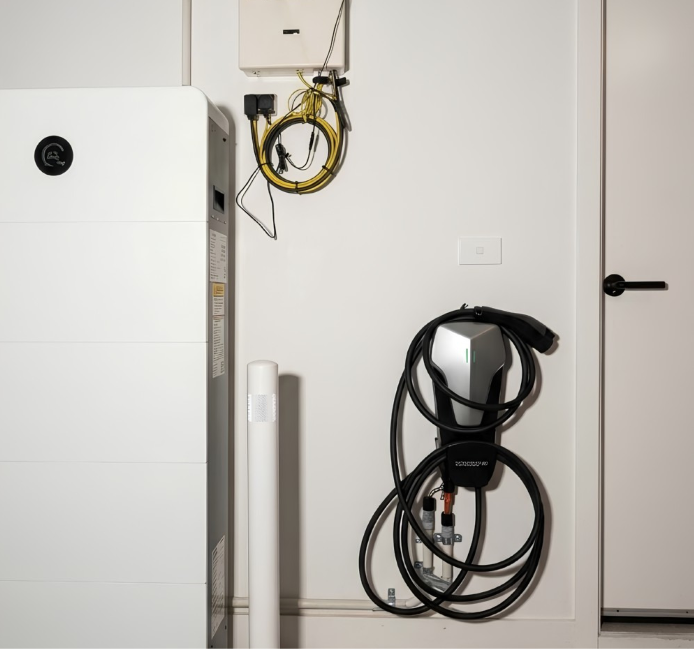 Point Cook Solar Battery Installation  13.3kW Solar, 33.28kWh Battery & EV Charger